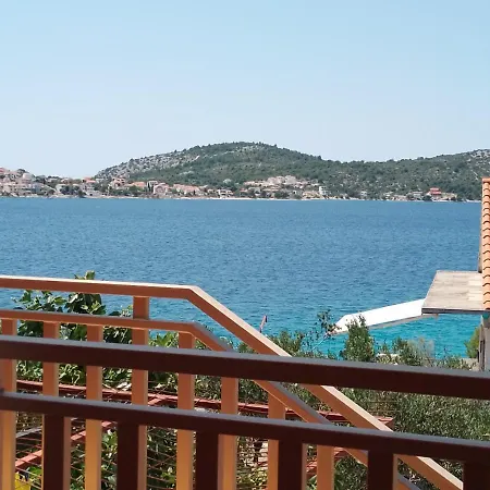 Beach House Small Paradise Рогозница